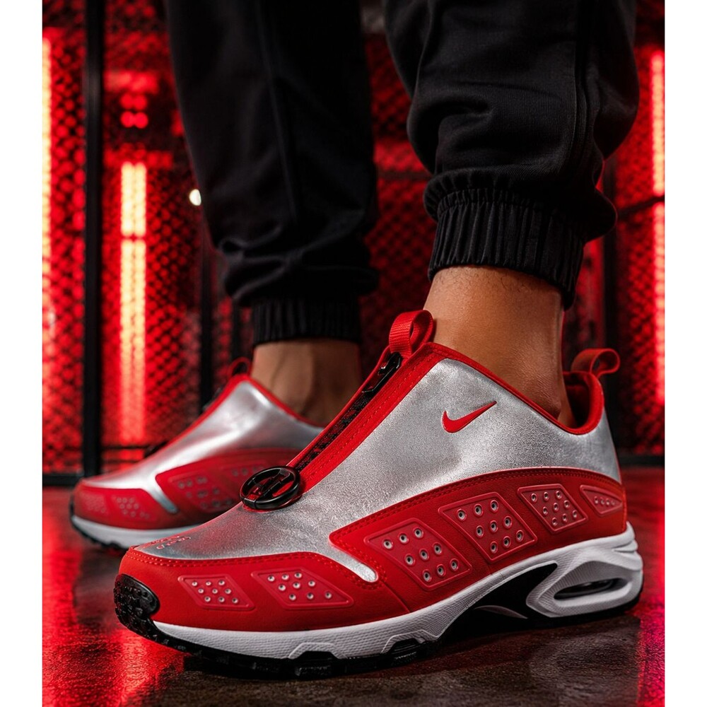 Nike Air Max Sunder (SNDR, IH3988-001) Women’s 9 Silver/Fusion Red Athletic Shoe